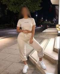 Harika esmer kız Deste